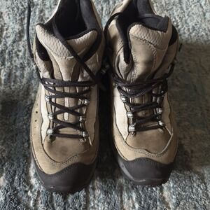 Merrill Women's Pulse ll waterproof hiking boot Size 9